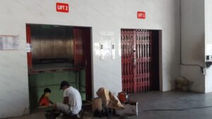 Perbaikan Lift Barang di J & T Juanda